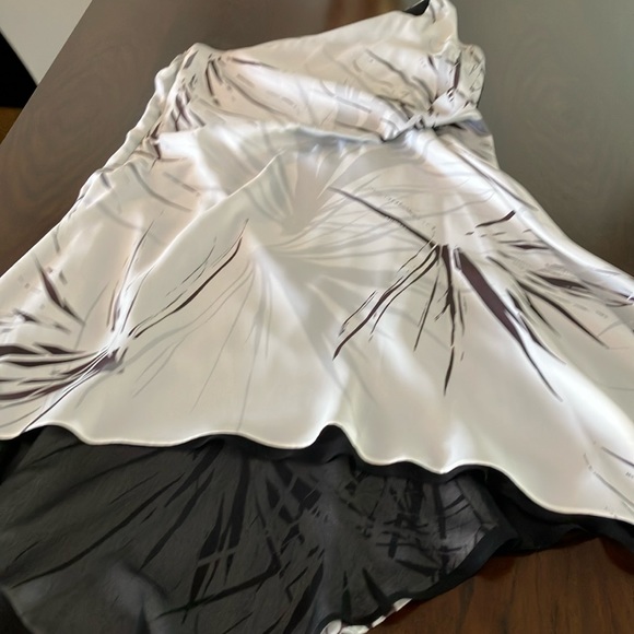 Halston Heritage Dresses & Skirts - TRENDING SALE Halston Heritage black and print dress.In good condition, large.